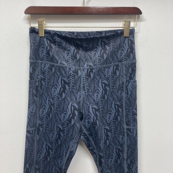 Zyia active black blue leaf printed hi rise leggings xs - Picture 3 of 7
